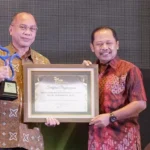 Rektor UM Surabaya Raih Penghargaan Top Leader Manajemen dan Pengembangan Pendidikan