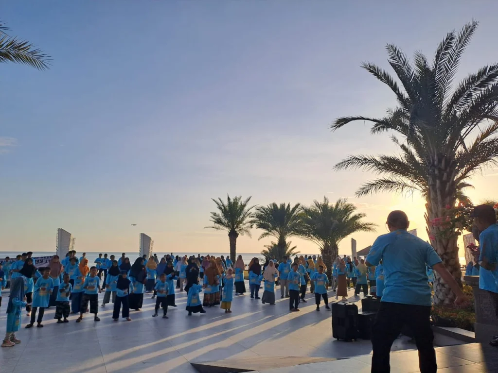 Penuh Semangat dalam Senam Pagi Family Gathering ke-12 Keluarga Sang Surya