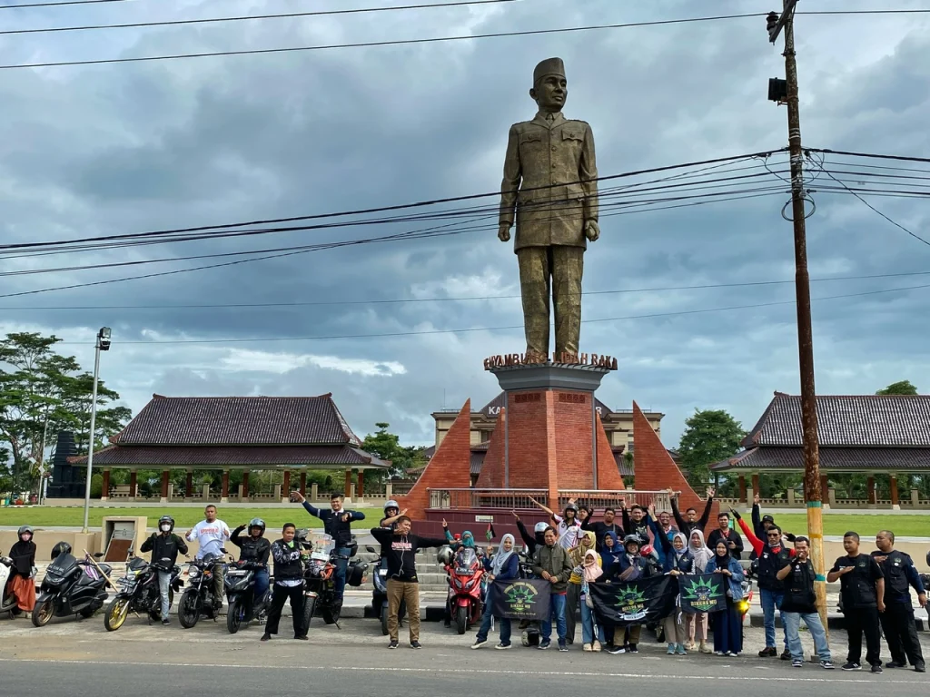 Tiga Bersaudara Kompak Ramaikan Kopdargab 3 BikersMu Korwil Jatim di Blitar