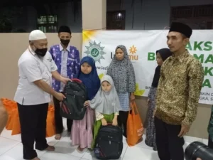 Di Sela Rakernas, Lazismu Jatim Baksos bersama PCM Cinangka