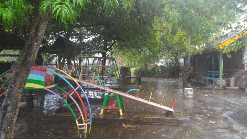 Dengan SPP Rp 15 Ribu, Berapa Gaji Guru TK Asiyiyah Bilingual yang Ada di Balik Gunung ini?