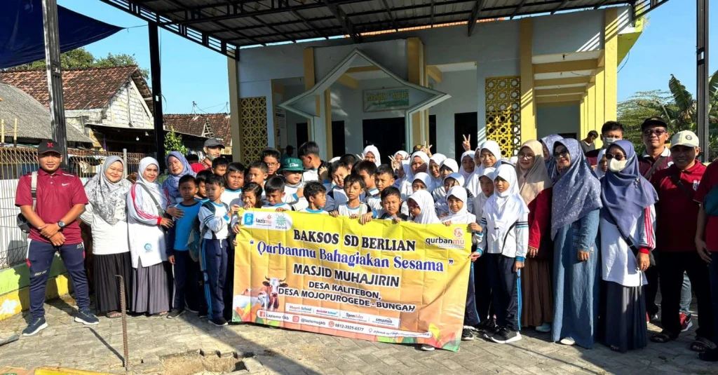 Sinergi Kurban dan Kepedulian Sosial: Siswa Berlian School dan SD Muhammadiyah Melirang Gelar Baksos Idul Adha 1446 H di Dusun Kalitebon