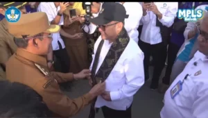 Jadi Pembina Upacara di SDN 16 Sumbawa, Menteri Mu’ti Sampaikan Tiga Kebijakan untuk Wujudkan Pendidikan Bermutu