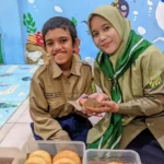 Meriahkan HUT Ke-79 RI: Anak Surga SD Mugres Menghias Donat