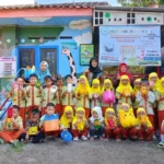 Peduli Sampah Plastik, Murid TK ABA Kanigoro Kabupaten Blitar Ciptakan Pot Bunga dari Galon Bekas