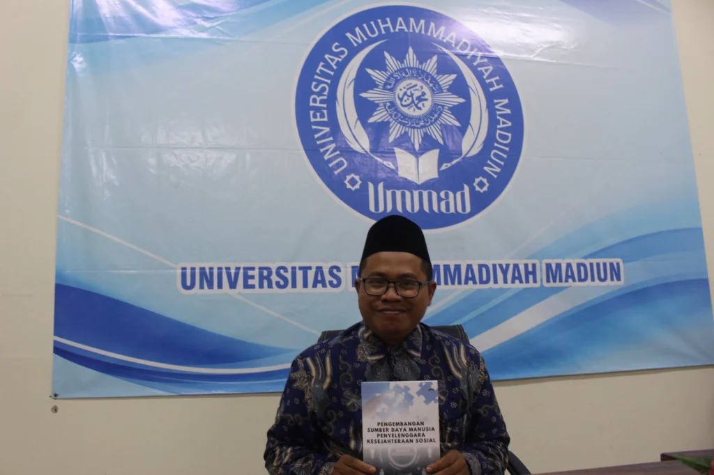 Dosen UMMAD Terbitkan Buku Strategi Pengembangan SDM Kesejahteraan Sosial