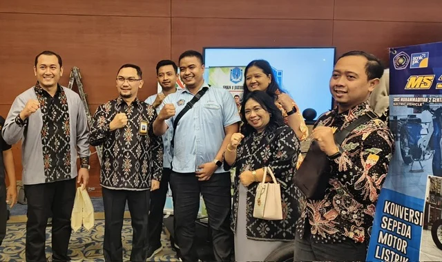 Direktur SMK Apresiasi Sepeda Motor Listrik MS3000 Buatan SMK Muda Genteng Banyuwangi