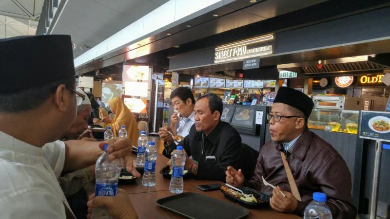 Ketika Ada yang Ragu Makan Daging Ayam di Hongkong