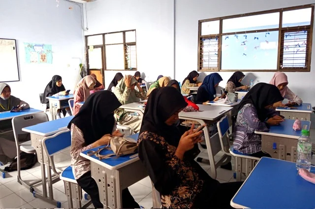 Menutup Ujian dengan Gemilang: Semangat Juang Siswa SMP Muhammadiyah 6 Krian di Hari Terakhir