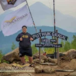 Slamet, Siswa Madtsamuda, Taklukkan Puncak Puthuk Gragal dalam Kegiatan MSQ