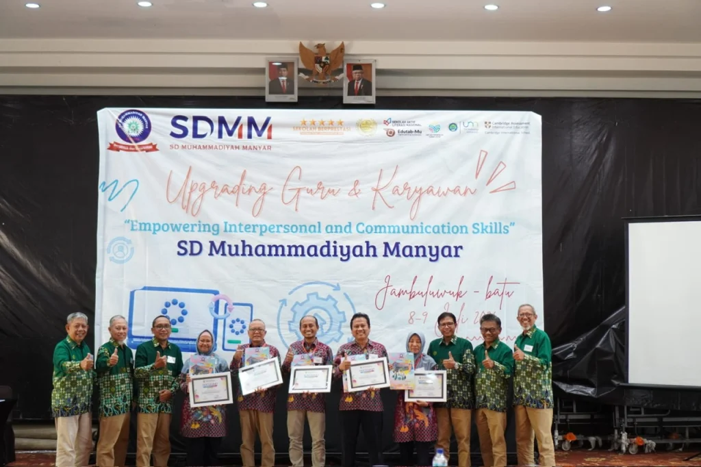 Tujuh Guru SDMM Mendapatkan Surprise dari Majelis Dikdasmen dan PNF PRM PPI