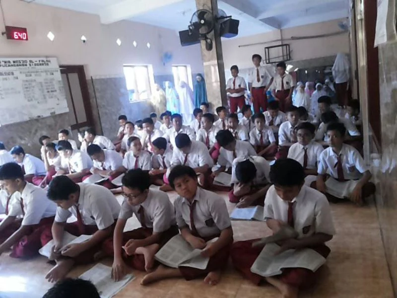 Hikmah Dibalik Wacana FDS: Mendikbud Sukses Ingatkan Kita untuk Kembali Peduli Pendidikan