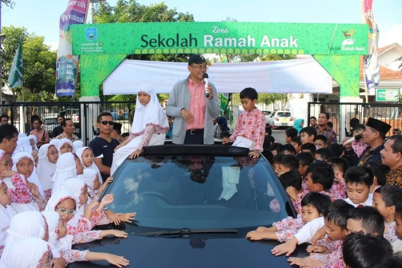 Dahlan Iskan Bawa Inspirasi ke SD Muhammadiyah 4 Surabaya