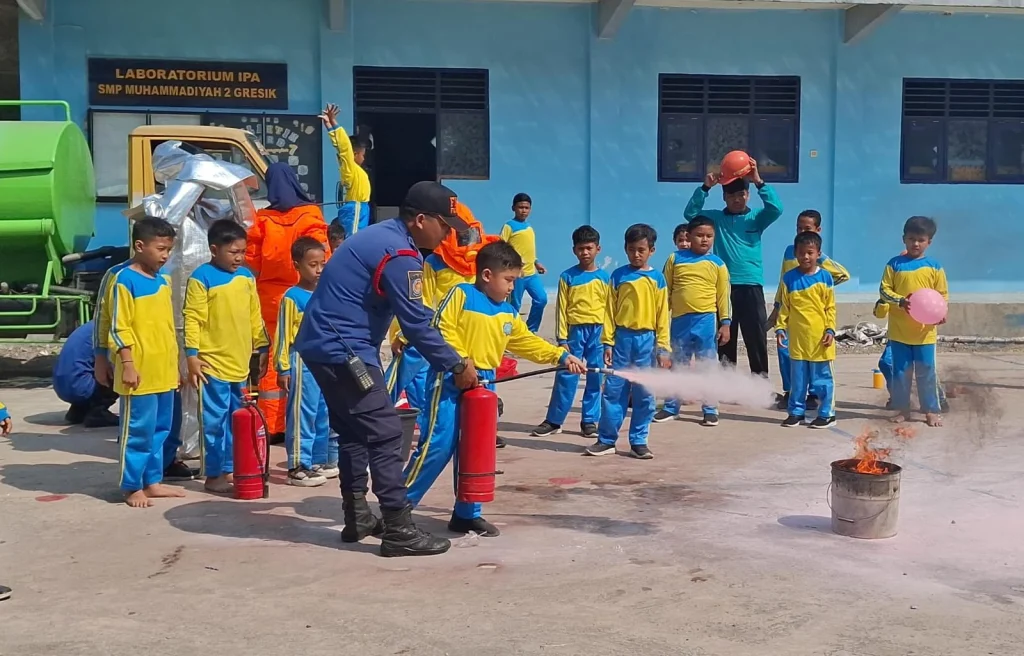 Edukasi Antisipasi Bencana, SD Mutu Kagumi Datangkan Damkar