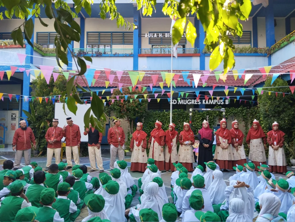 Dora The Explorer Menjadi Tema Pensil Warna di SD Mugres Kampus B