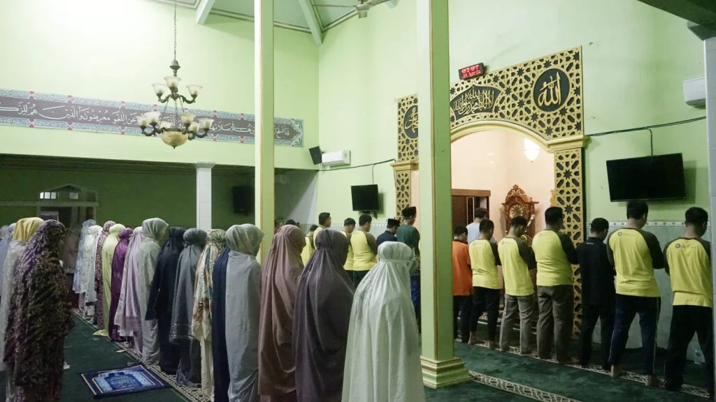 Syahdunya Bertahajud di Kandang Badak Hitam