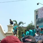 Demonstrasi di DPRD Solo Juga Bentrok dengan Polisi