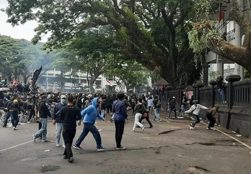 Pemerintah Diminta Pahami Kekecewaan Rakyat atas Omnibus Law