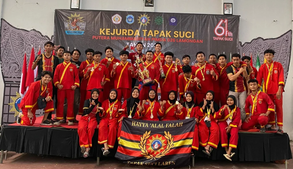 Tapak Suci Cabang Laren Juara Umum Kategori Dewasa di Kejurda Pimda 026 Lamongan