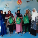 Hari Pertama Sekolah, TK Aisyiyah 2 Krian Bagikan Sembako ke Warga Dhuafa