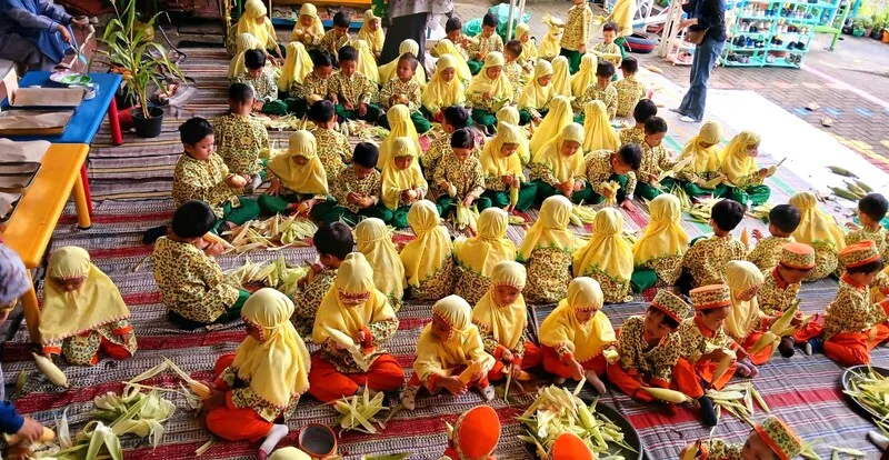 Serunya Siswa KB-TK ABA 38 Driyorejo Mengenal dan Mengolah Aneka Makanan dari Jagung