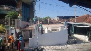 PRM Sendangagung Robohkan Mushola Tua Penuh Sejarah