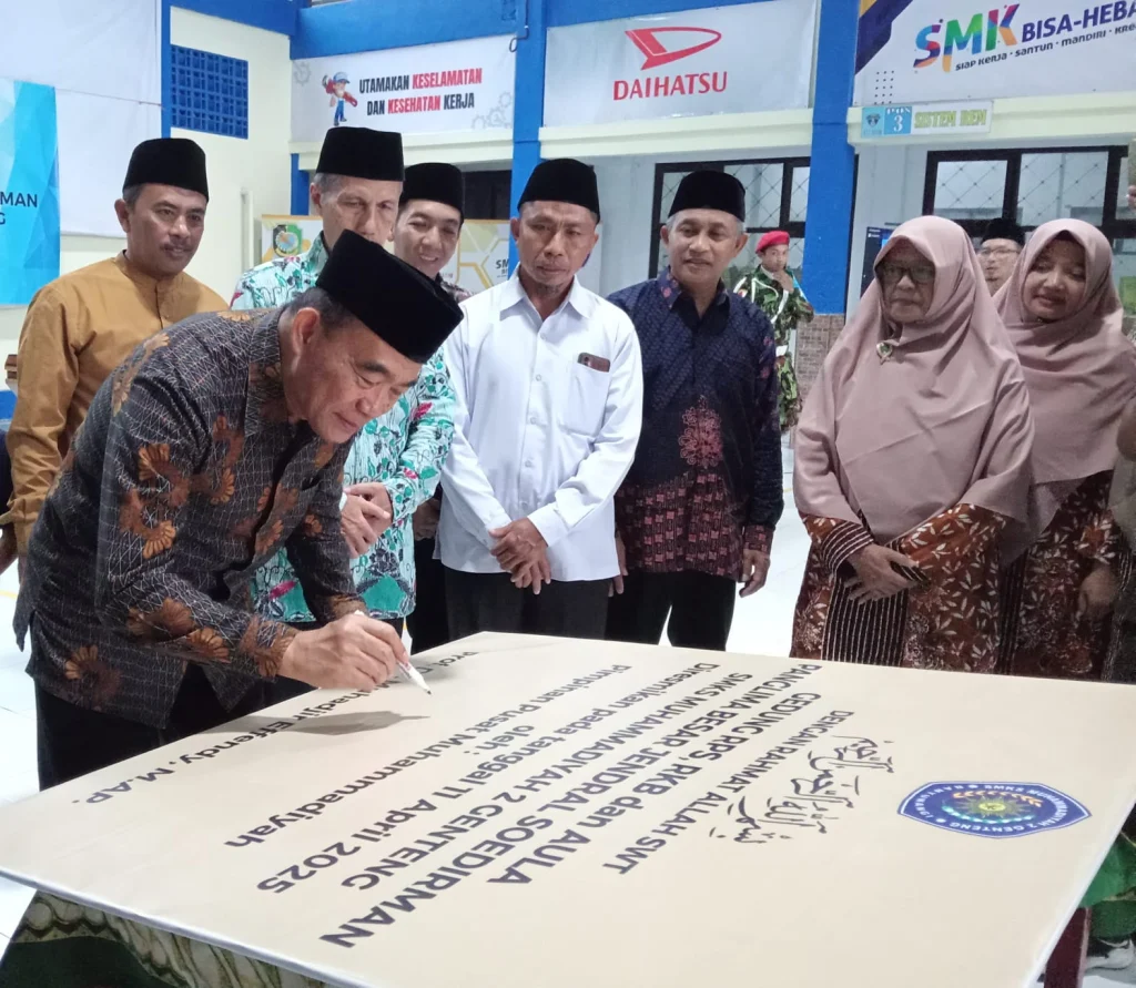 Prof Muhadjir Effendy Resmikan Tiga Gedung Fasilitas Pembelajaran di SMK Muda Genteng Banyuwangi