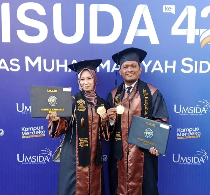 Pasangan Suami Istri dari Umsida Bersama Raih Gelar S2