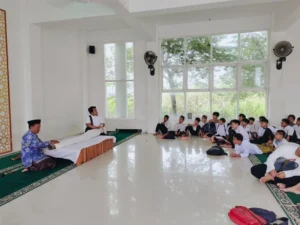 Darul Arqam SMPM 13 Campurejo Bahas Merawat Jenazah sesuai Syariat Islam