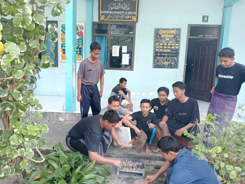 Tradisi Nyate Santri Al-Ishlah di Hari Raya Kurban, Begini Keseruaannya