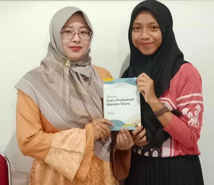 Dosen STITM Paciran Menulis Buku Menjadi Guru Profesional Idaman Siswa Lolos Sayembara