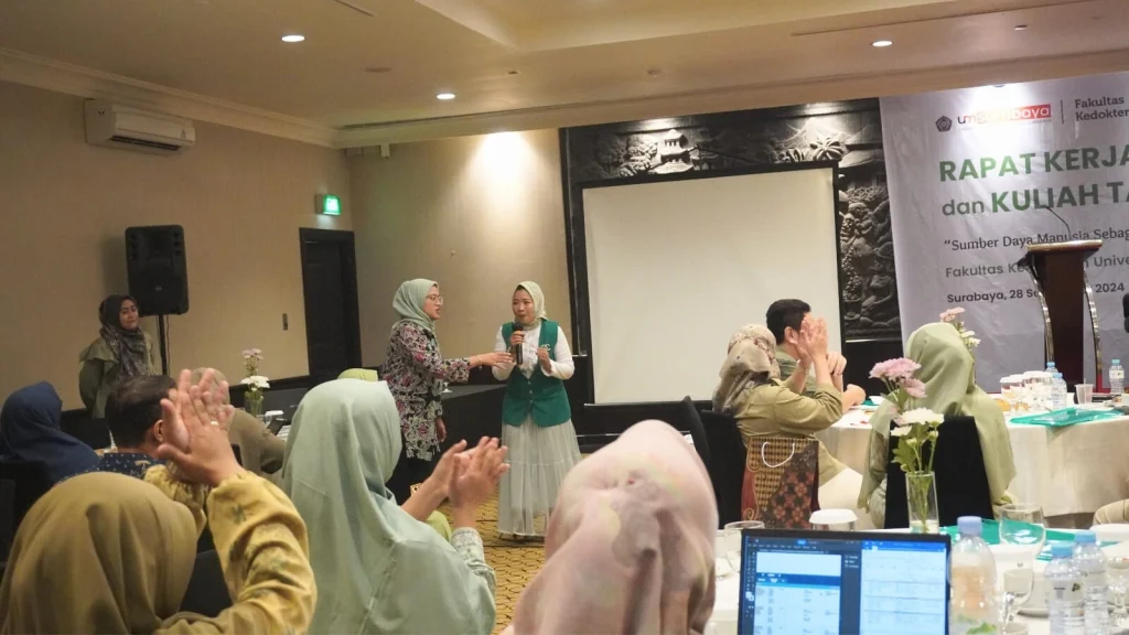 Serunya Pembagian Doorprize di Rapat Kerja FK UM Surabaya