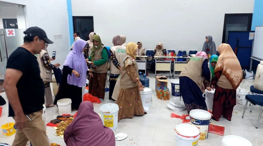 Hadiri Pelatihan Eco Enzym, Ketua PDA Surabaya: Dakwah Aisyiyah Harus Jadi Solusi Persoalan Lingkungan