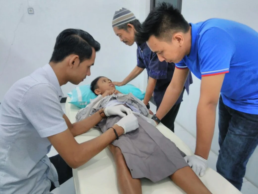 Launching Klinik Kesehatan dengan Khitan Massal Gratis