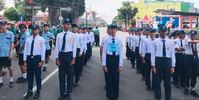 SMP Muhammadiyah 2 Blitar Kirim Dua Peleton untuk Meriahkan Lomba Gerak Jalan HUT RI ke-79