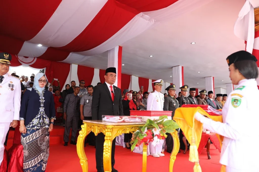 Menjadi Inspektur Upacara di Wilayah 3T, Menko PMK Bangga Atas Kemajuan Kota Tual