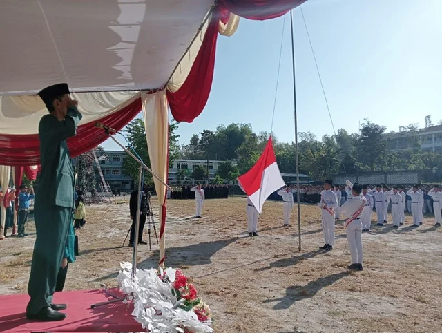 Peringati HUT Ke-79 RI, Ponpes Al-Ishlah Sendangagung Adakan Upacara Berbahasa Arab