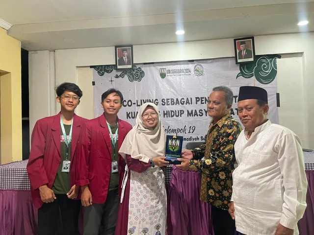 Penutupan KKN UM Surabaya Tinggalkan Warisan Inovasi untuk Warga Desa Srowo