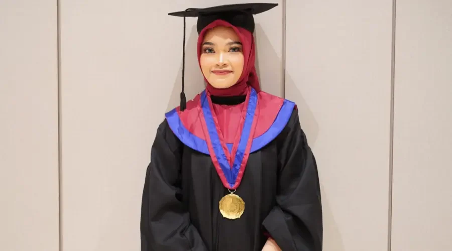 Mahasiswi FIK Ini Lulus 3,5 Tahun, Pernah Berwirausaha dan Berprestasi Nasional