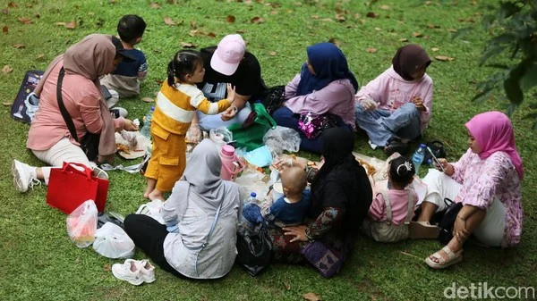 Meski Hari Libur Pendidikan Akhlak Tidak Boleh Libur