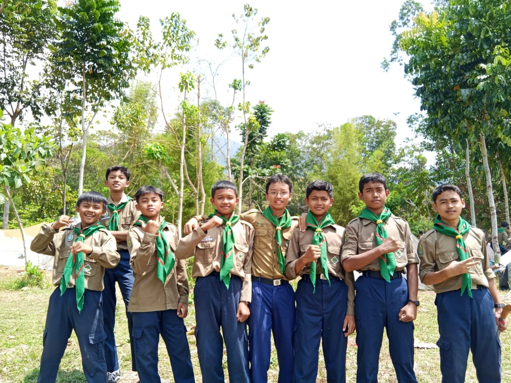 Menyemai Berkarakter Melalui Kegiatan HW