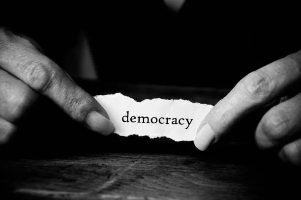 Idealitas dan Realitas Demokrasi Kita