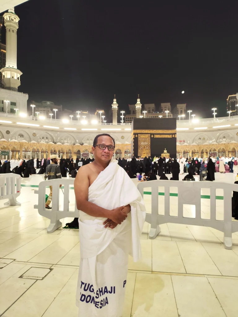 Sofa Beludru Itu Sebagai Saksi Kesetiaan