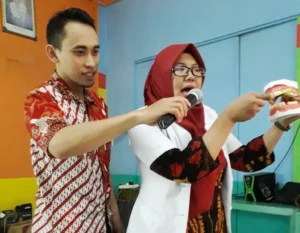 Sejak Kecil Murid-Murid TK Ini Diajarkan Sikat Gigi yang Benar