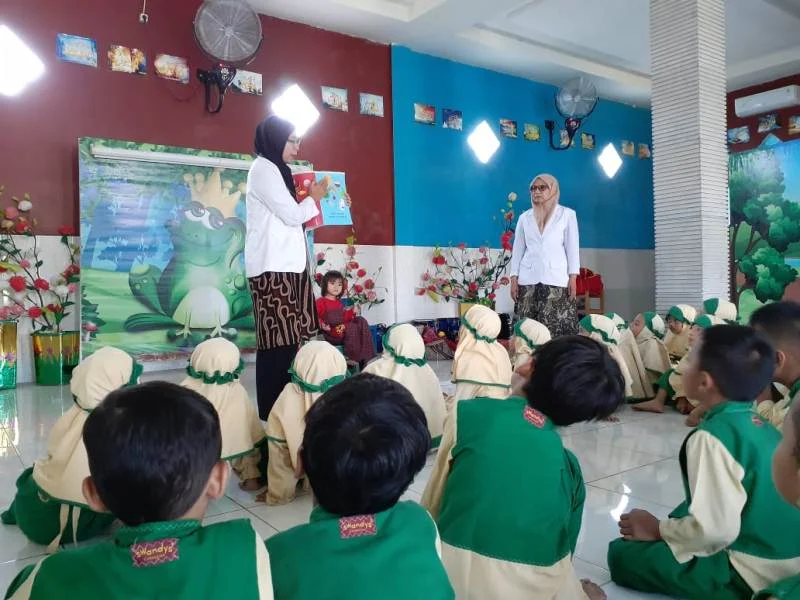 Diajari Gosok Gigi, Anak Ini Malah Bersorak