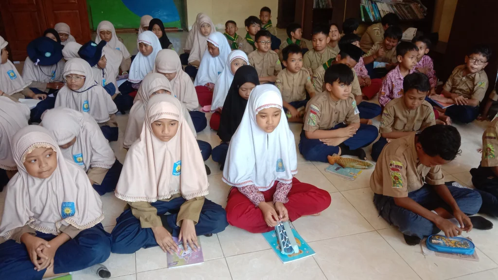 Antusiasme Murid Qobilah Hizbul Wathan SD Muhammadiyah Blitar dalam Persiapan Ujian Simpul Tali