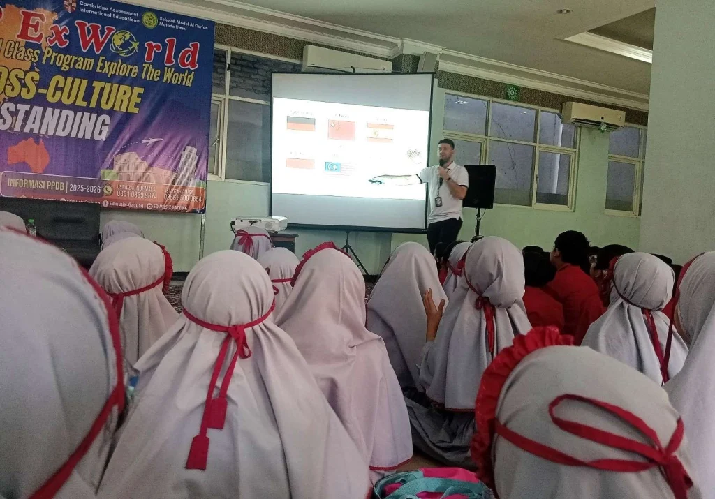 Serunya Siswa ICP SD Musix Belajar dan Bermain Bersama Native Speaker dari UK