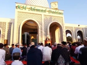 Pakaian Ihram Haji Simbol Kesederajatan Manusia