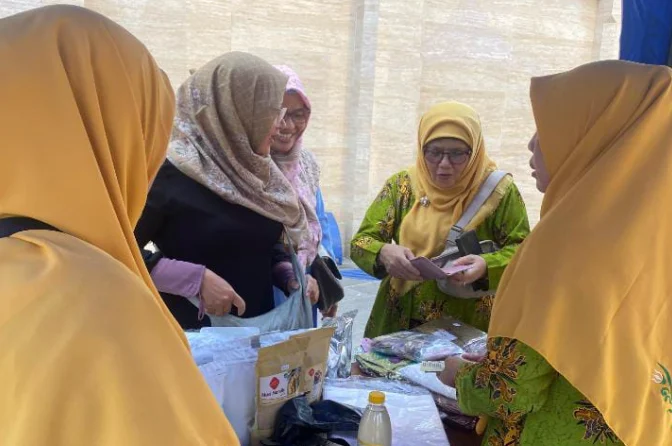 Direktur RSML Turut Meriahkan Bazar Milad ‘Aisyiyah di Lamongan