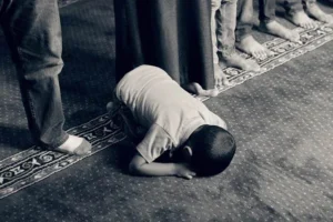 Anak-Anak di Masjid: Dilarang atau Disambut?